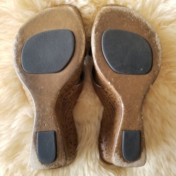 TRENDZONE Bronze Wedge Hutton Sandals Size 8M - Picture 2 of 5